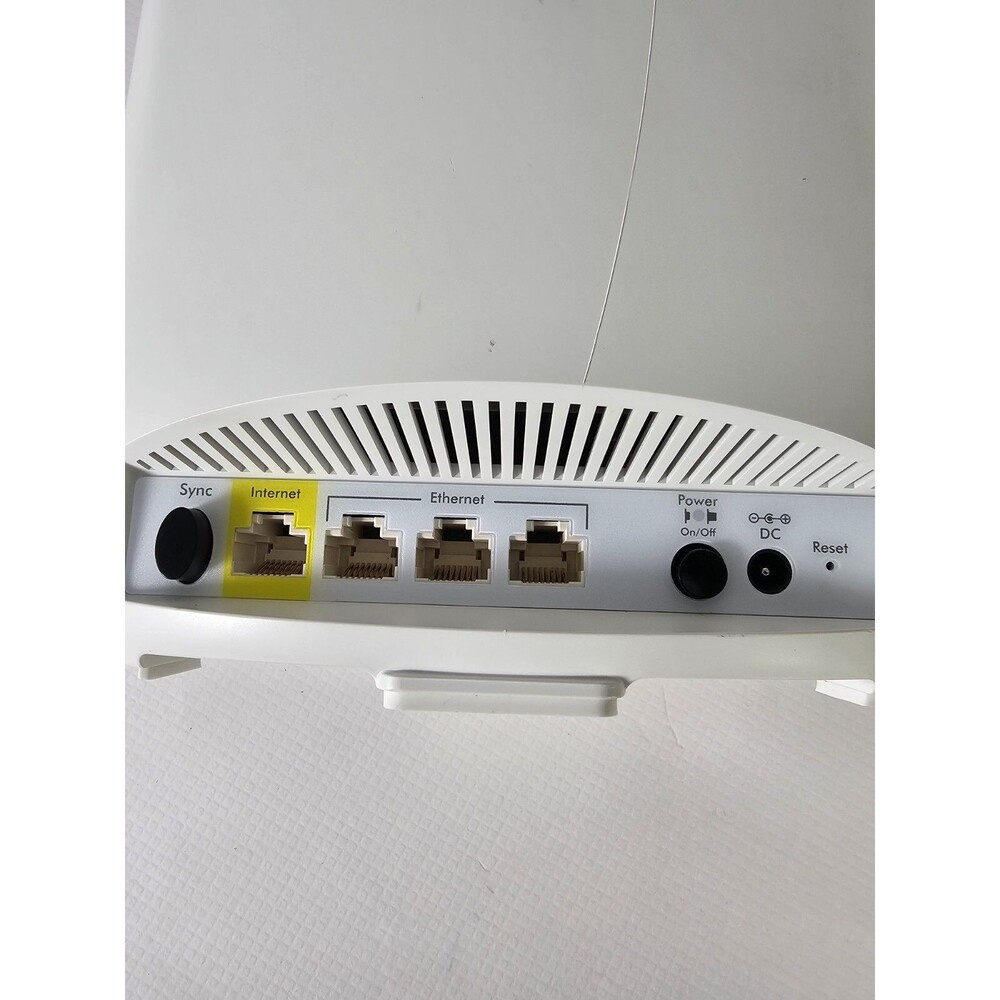 NETGEAR ORBI RBR50v2 Tri-band WiFi Router High Performance AC300 White - Picture 3 of 9